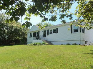 1 Adelaide Ave, Middletown, RI 02842