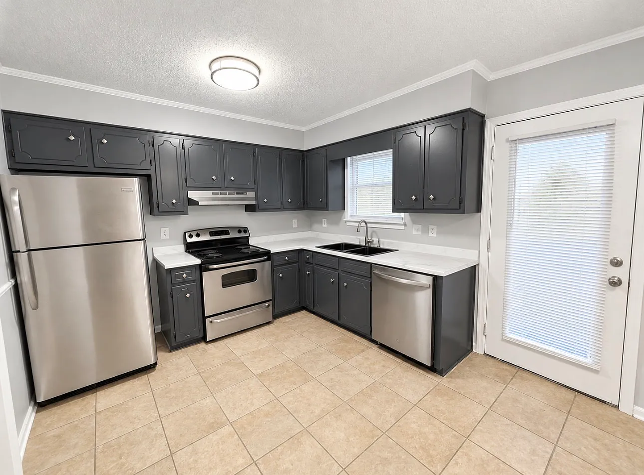 2 bed, 1.5 bath, 1100 sqft, $1,000 — Photo 2