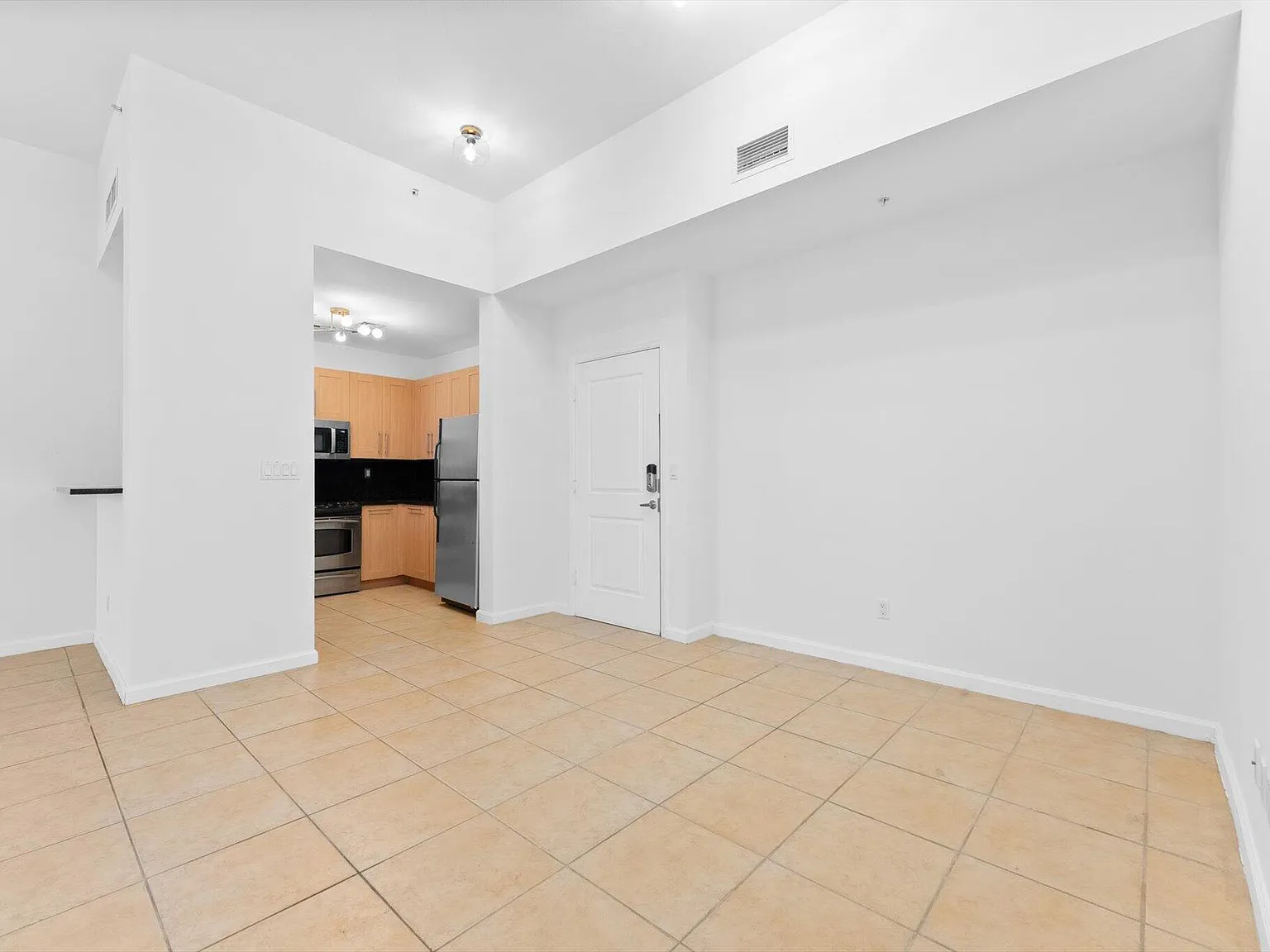 2 bed, 2.0 bath, 1233 sqft, $3,500 — Photo 4