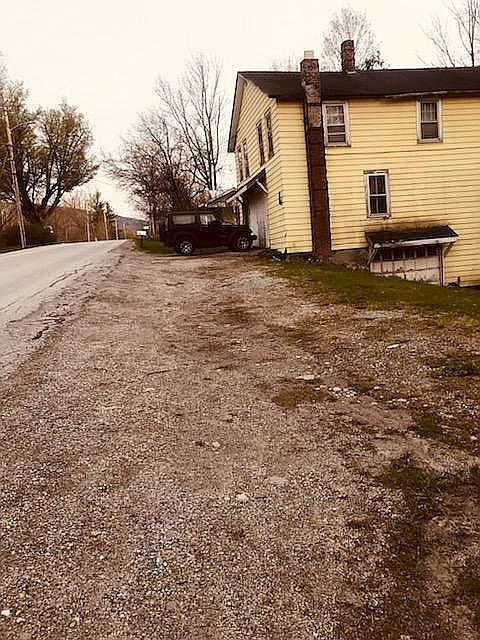 2nd image of 215 N Main St