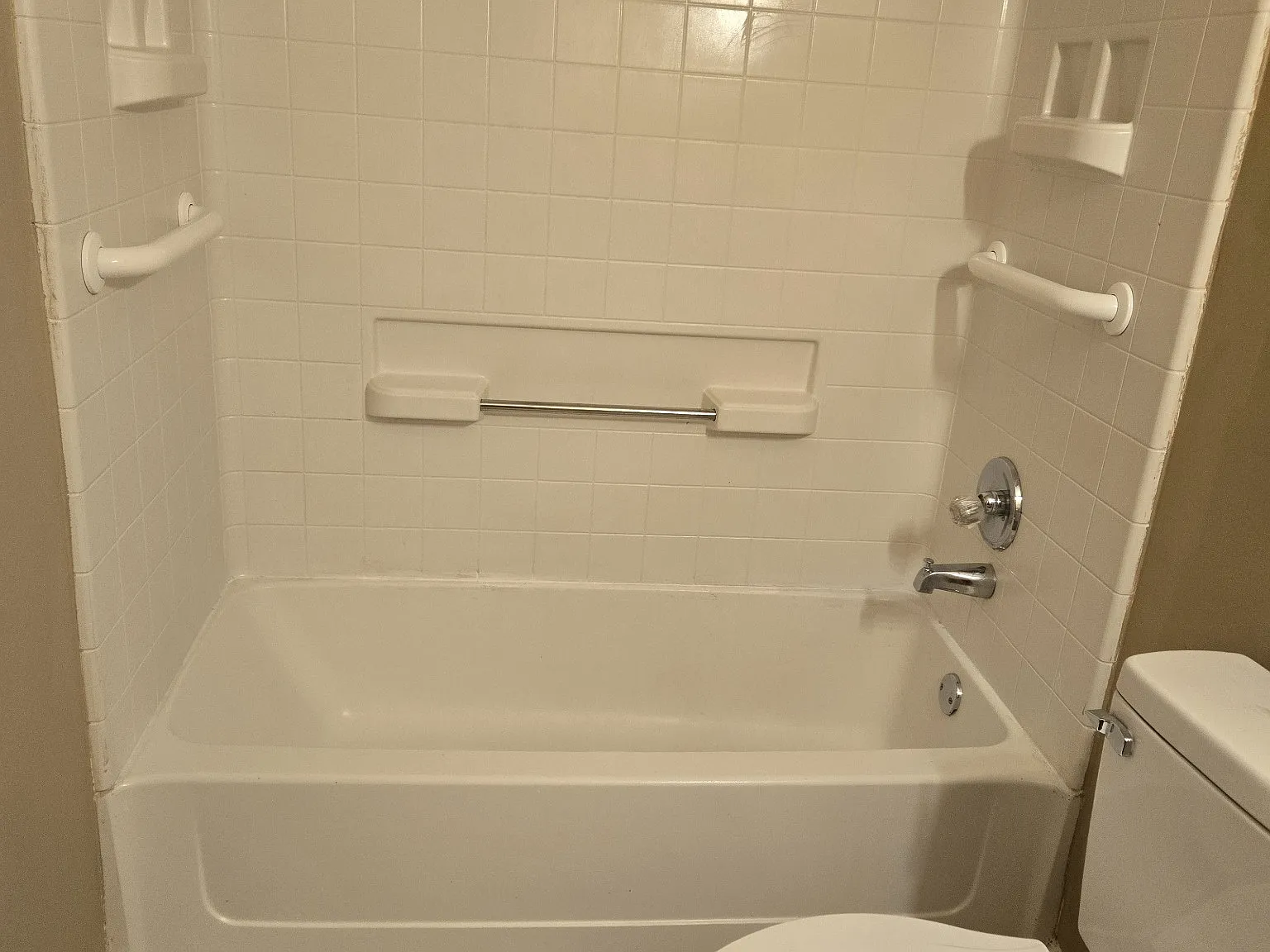 3 bed, 1001 sqft, $1,625 — Photo 1