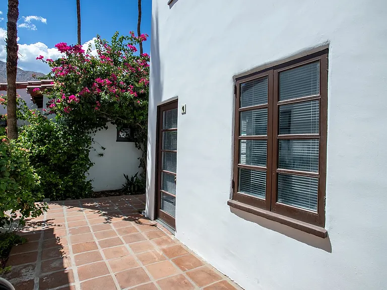 140 E. Tamarisk Road — Photo 4