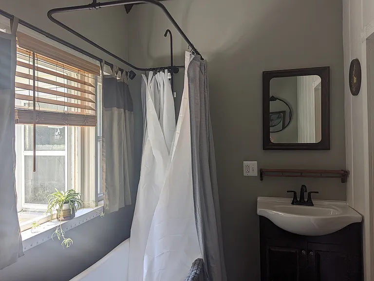 434 E Chapin St — Photo 26