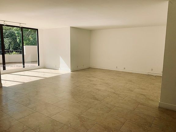 3rd image of 141 Crandon Blvd APT 135