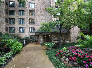 3741 Mission Hills Rd APT 103, Northbrook, IL 60062