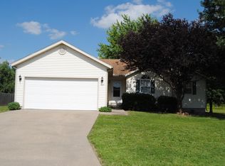 1827 Chickadee Dr, Webb City, MO 64870