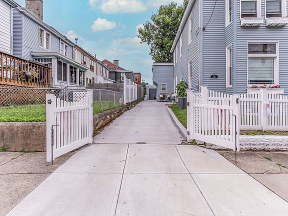 4th image of 310 Berry St