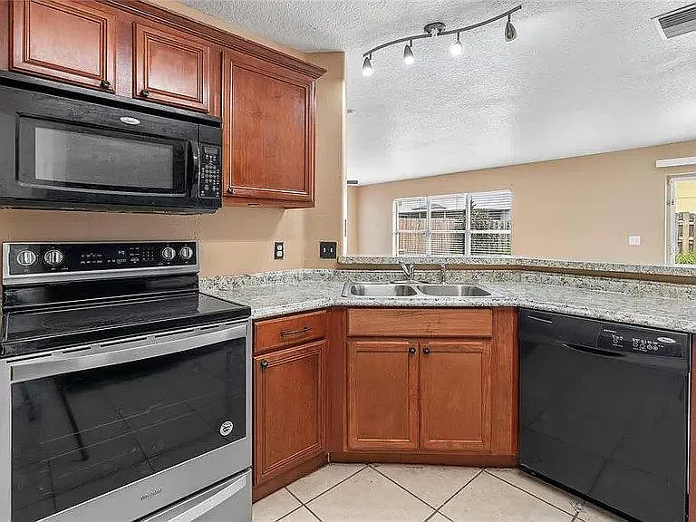 12136 Fern Haven Ave — Photo 27