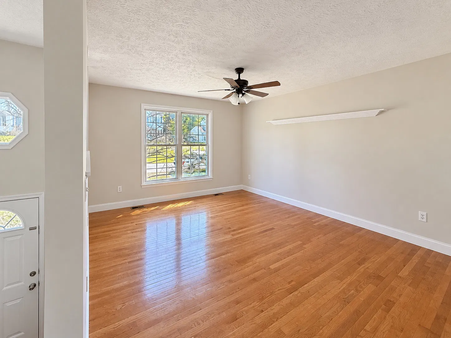 5 bed, 1964 sqft, $3,000 — Photo 4