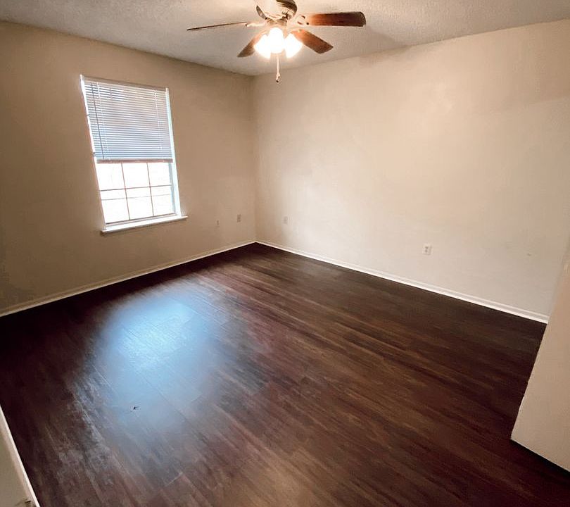 2nd image of 2059 Mariner Dr #3