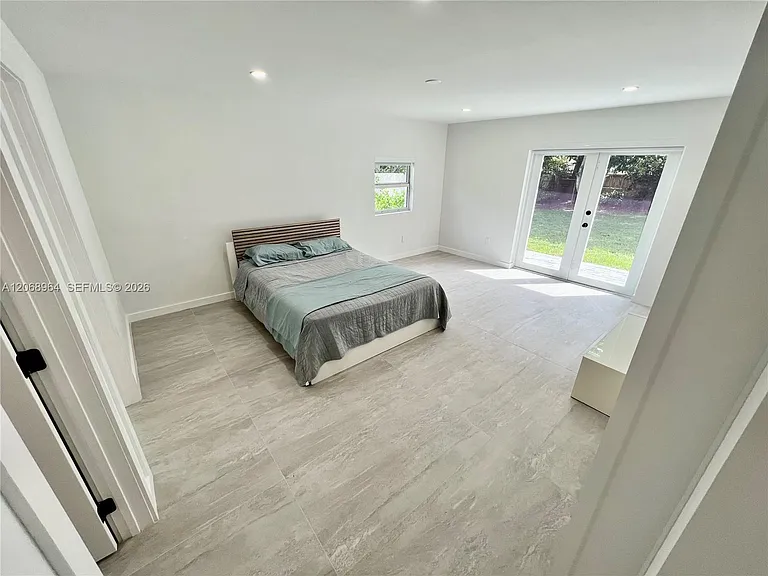 850 NE 127th St — Photo 23