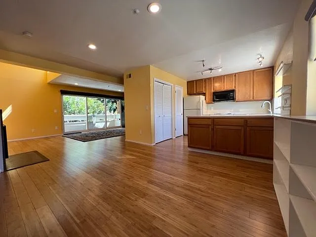 363 N Rengstorff Ave #13 — Photo 9
