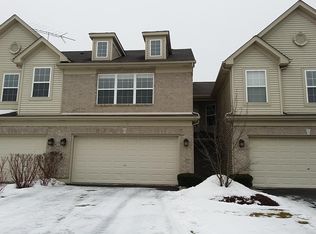2719 Cobblestone Dr, Crystal Lake, IL 60012