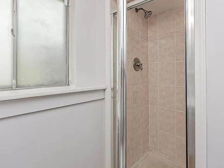 Basement full bathroom