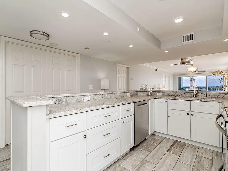 3901 S Flagler Dr #903 — Photo 6