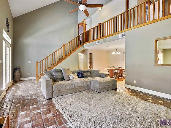 3rd image of 15117 White Oak Run Dr