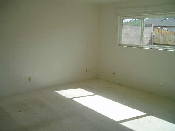 4th image of 734 Melrose Ave