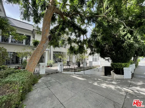 9820 S Charleville Blvd, Beverly Hills, CA 90212