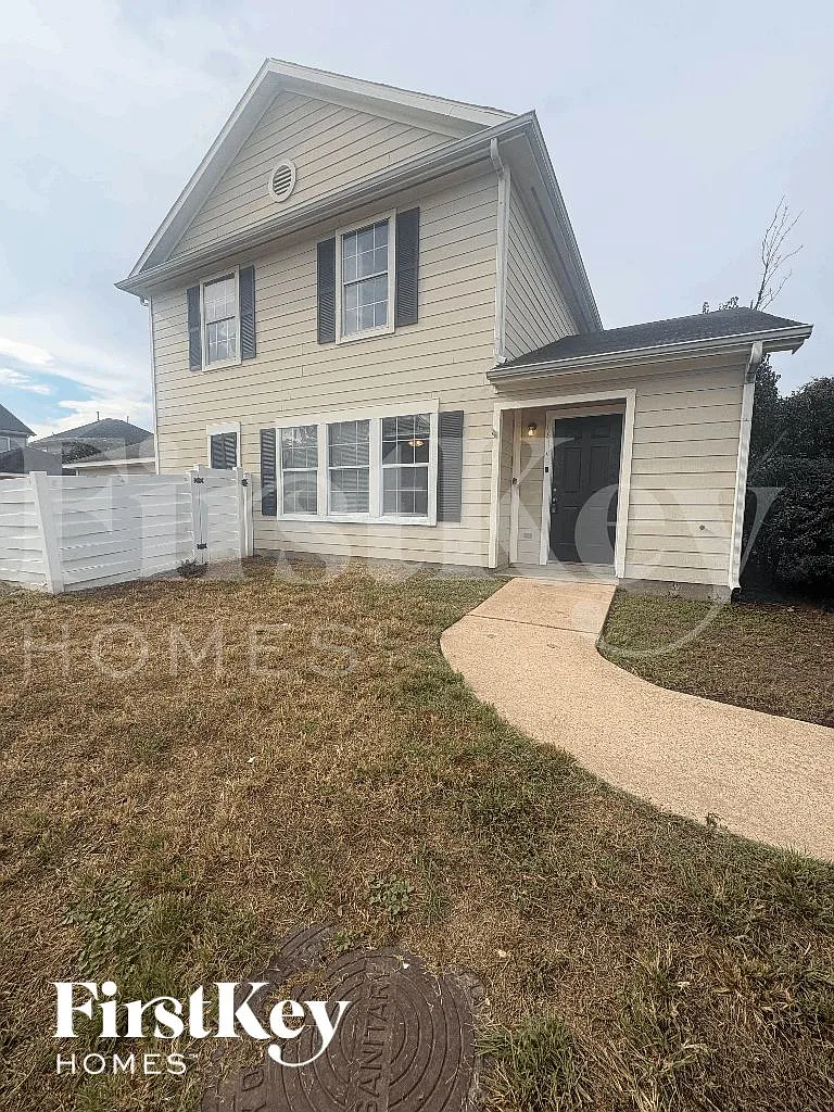 4 bed, 2.5 bath, 1576 sqft, $2,000 — Photo 1