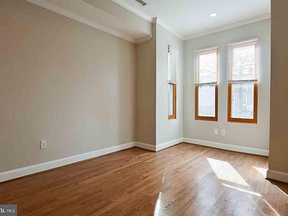 3rd image of 1318 Florida Ave NE