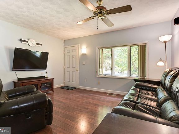 4th image of 1051 Genine Dr
