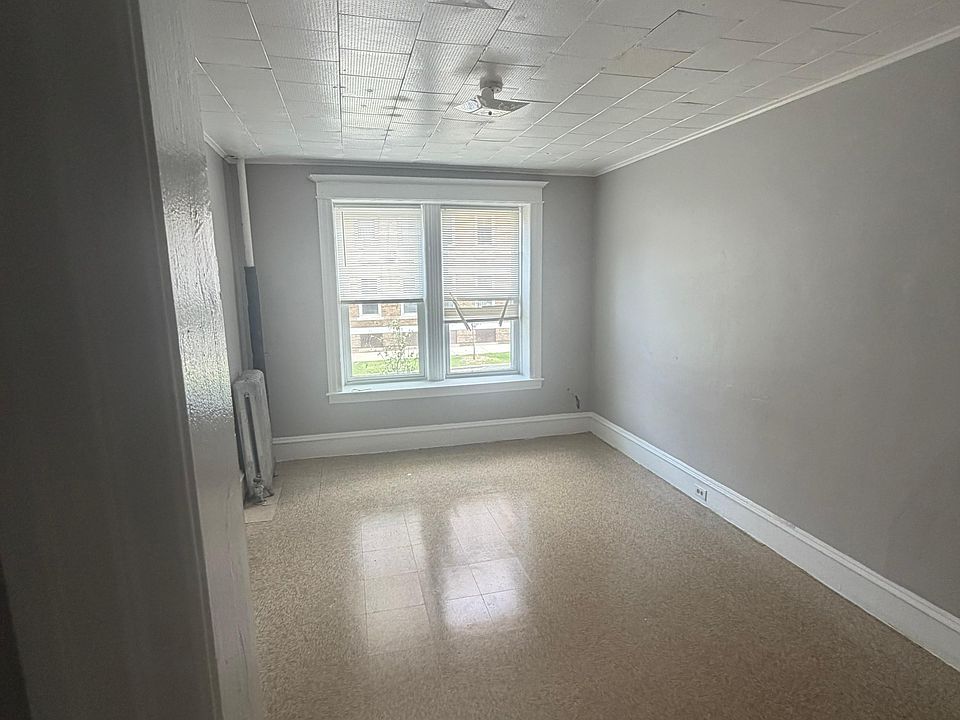 1st image of 211 Walnut St #10