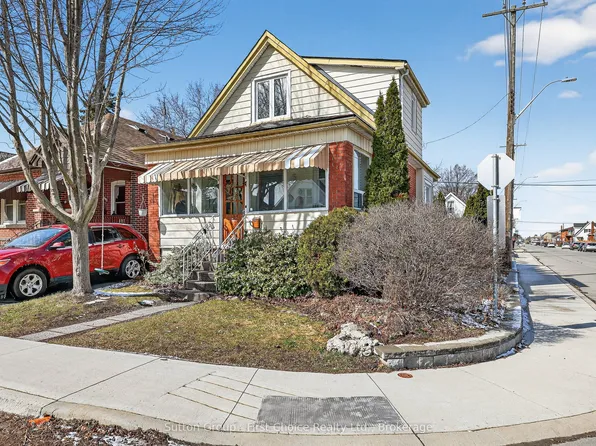 105 Barons Ave N, Hamilton, ON L8H 5A5