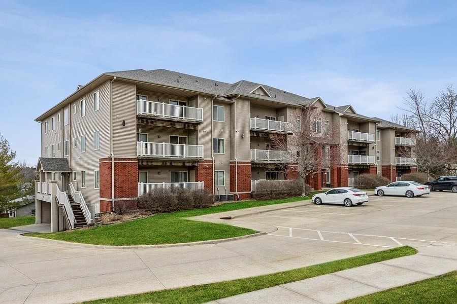1st image of 470 N 1st Ave