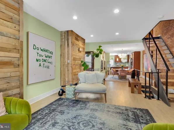 2320 Christian St, Philadelphia, PA 19146