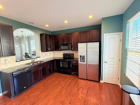 4th image of 805 Cupola Dr