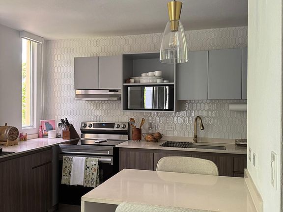 4th image of 469 Avenue Esmeralda #221