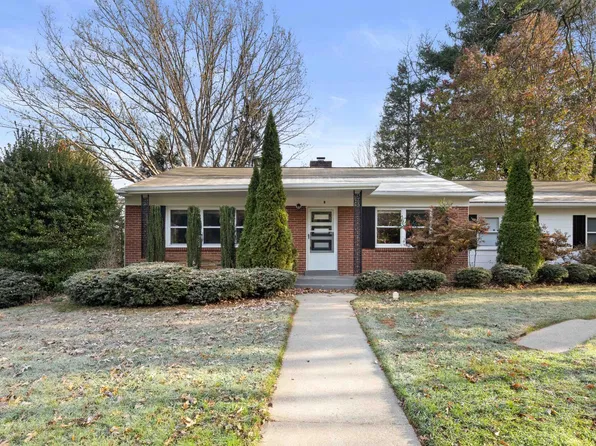 175 Lakeshore Dr #B, Asheville, NC 28804