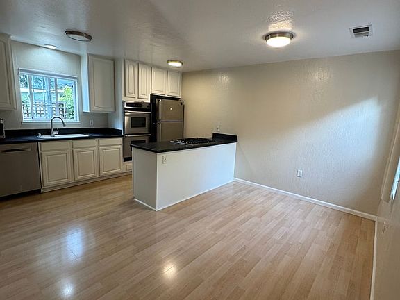 5th image of 1003 Peggy Ln