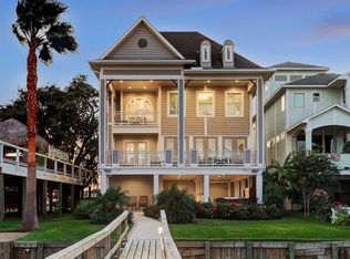 511 Bay Ave, Kemah, TX 77565