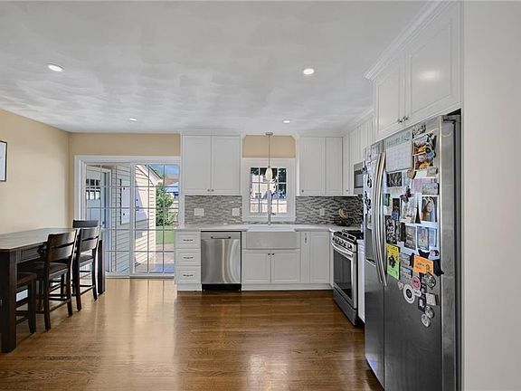 4th image of 10 Willington Rd