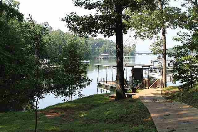 2nd image of 417 Shirley Cir