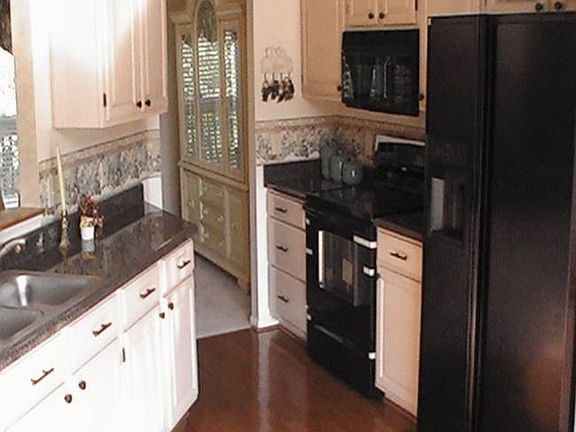 3rd image of 314 Parktrace Ct