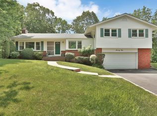 75 Winding Brook Rd, New Rochelle, NY 10804