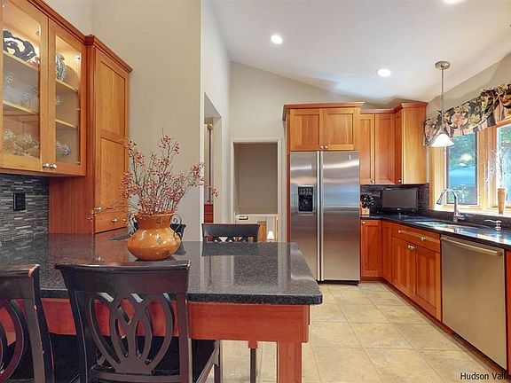 5th image of 5 Niles Dr