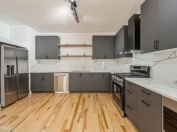 2nd image of 1945 W Thomas St #1