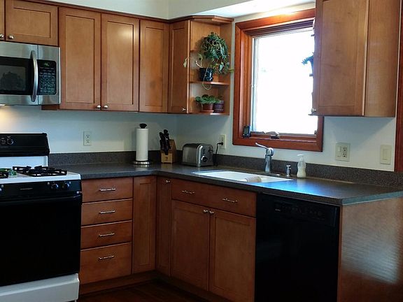 5th image of 195 Woodingham Ct