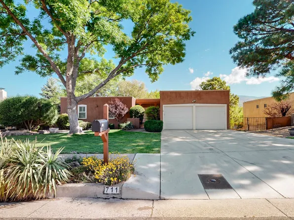 711 Branding Iron Dr SE, Albuquerque, NM 87123