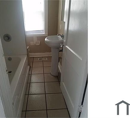 4th image of 219 N Mersington Ave #2