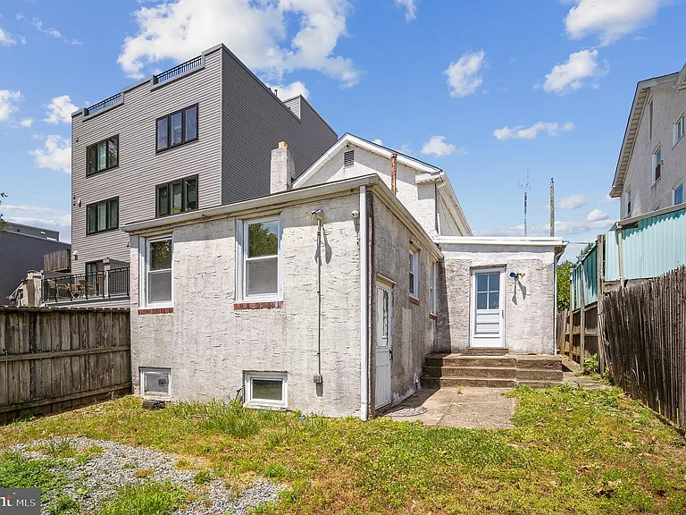 239 Lemonte St — Photo 26