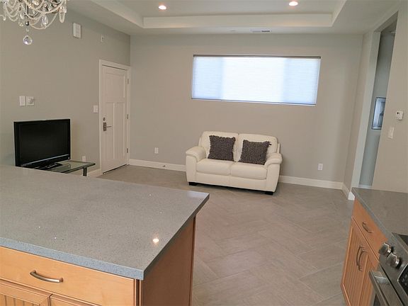 4th image of 3588 Forest Ave