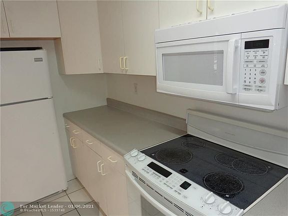 3rd image of 611 Ponce De Leon Dr #5
