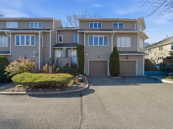 87 Village Green, Bardonia, NY 10954