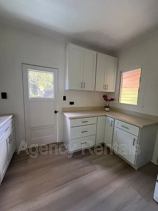 3 bed, 2.0 bath, 987 sqft, $3,400 — Photo 4