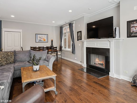 5th image of 6159 N Kenmore Ave Unit 3S