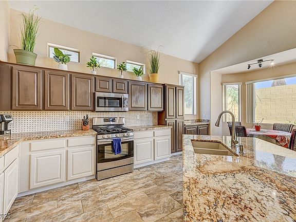 4th image of 1028 Dodger Blue Ave